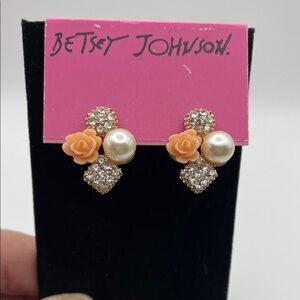 Betsey Johnson Gold and Peach Rosebud  Pearl Earrings
